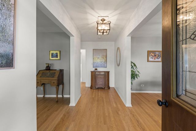 304 S Loomis Street, Naperville, IL 60540