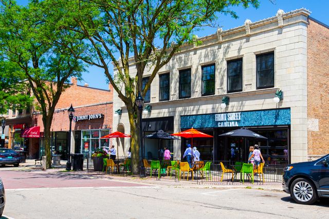 304 S Loomis Street, Naperville, IL 60540
