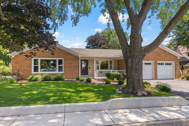 304 S Loomis Street, Naperville, IL 60540