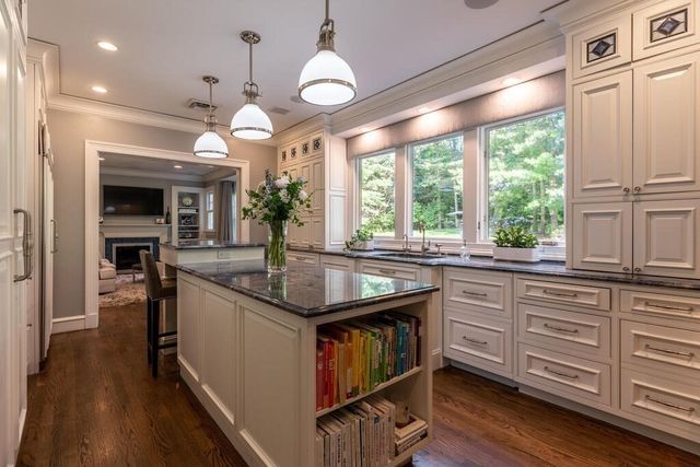 6 Hampton Rd, Lexington, MA 02421