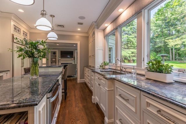 6 Hampton Rd, Lexington, MA 02421