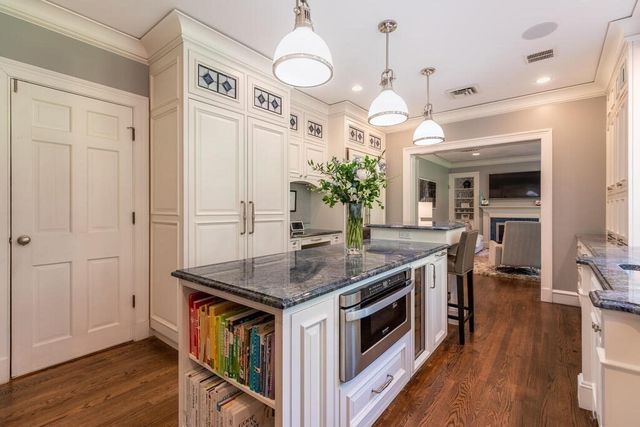 6 Hampton Rd, Lexington, MA 02421