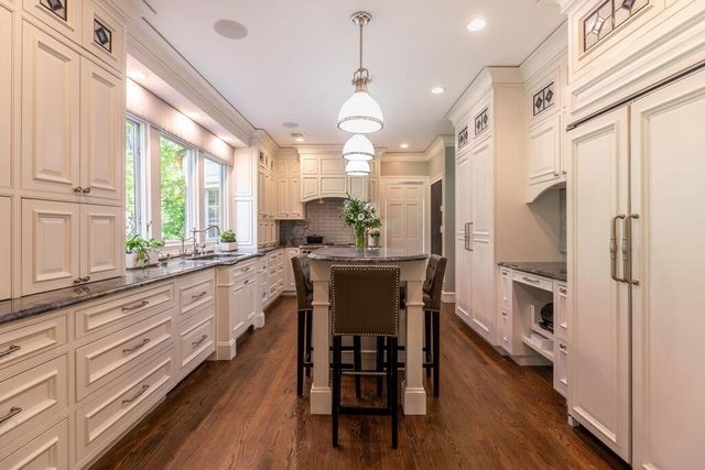 6 Hampton Rd, Lexington, MA 02421