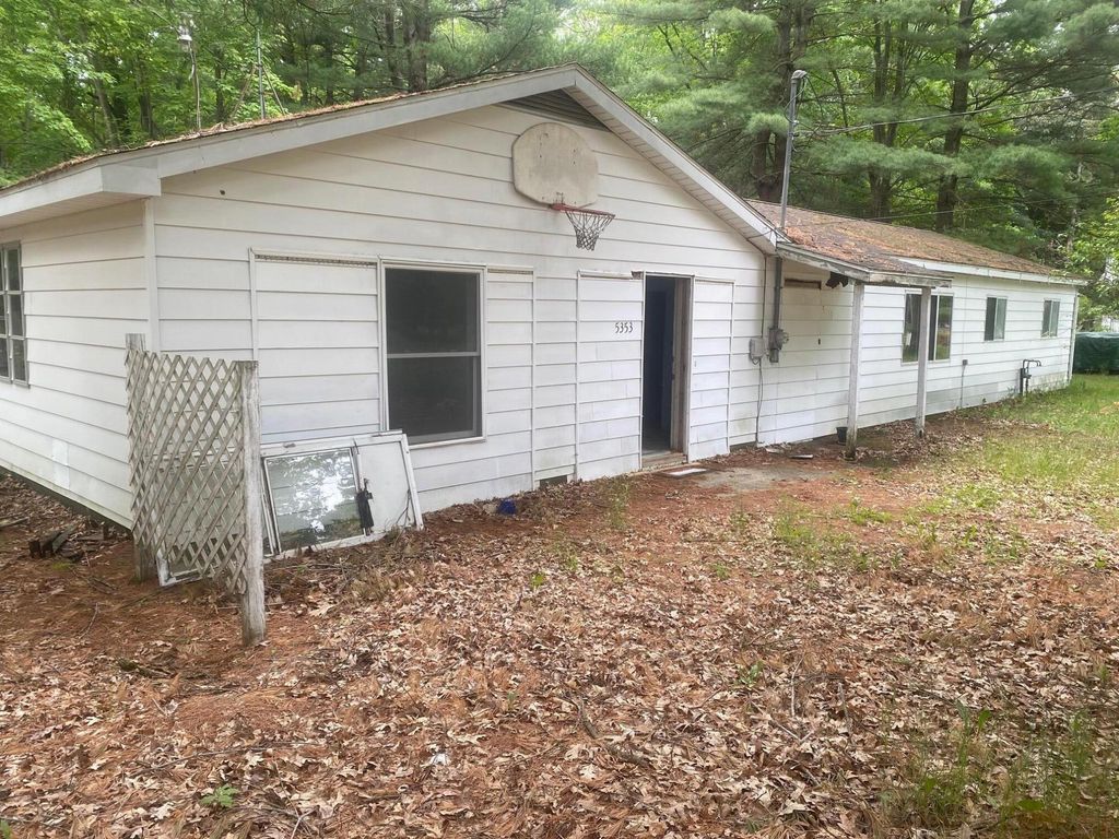5353 Oakwood Drive, Prescott Vlg, MI 48756