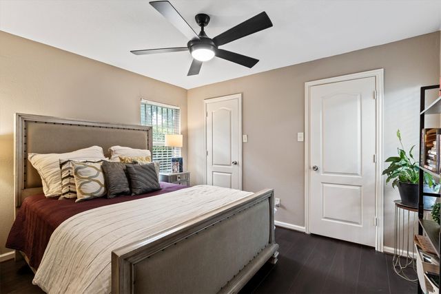 1130 S Montreal Avenue, Dallas, TX 75208