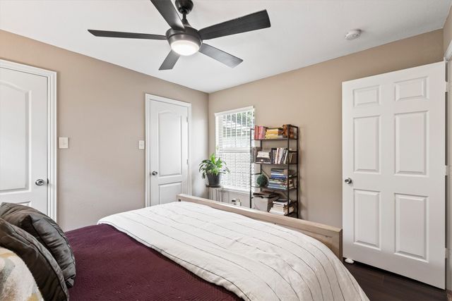 1130 S Montreal Avenue, Dallas, TX 75208