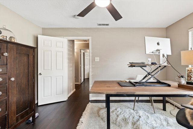 1130 S Montreal Avenue, Dallas, TX 75208
