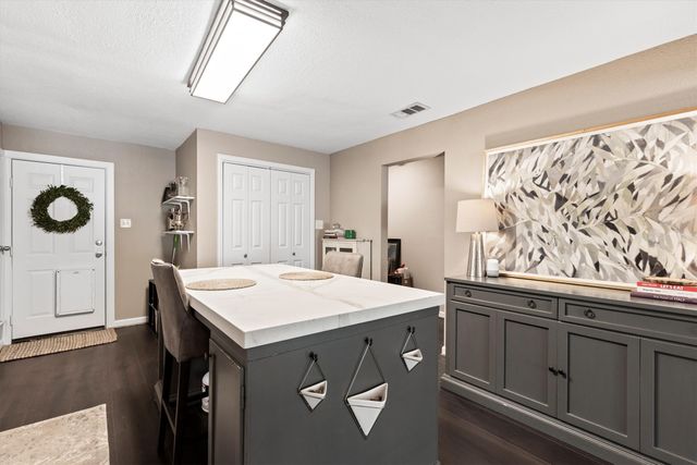 1130 S Montreal Avenue, Dallas, TX 75208
