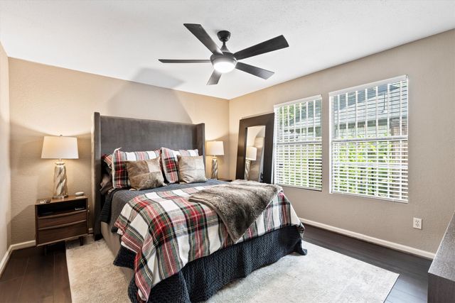 1130 S Montreal Avenue, Dallas, TX 75208