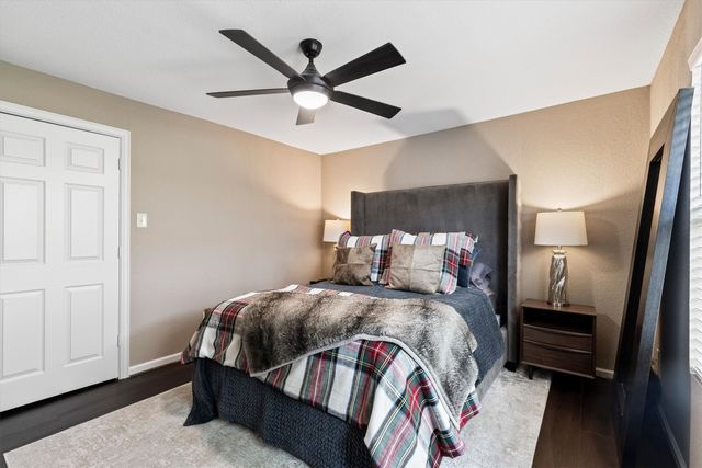1130 S Montreal Avenue, Dallas, TX 75208