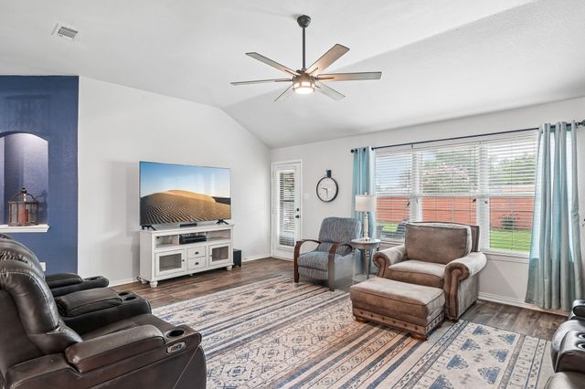 137 Tomahawk Drive, Greenville, TX 75402