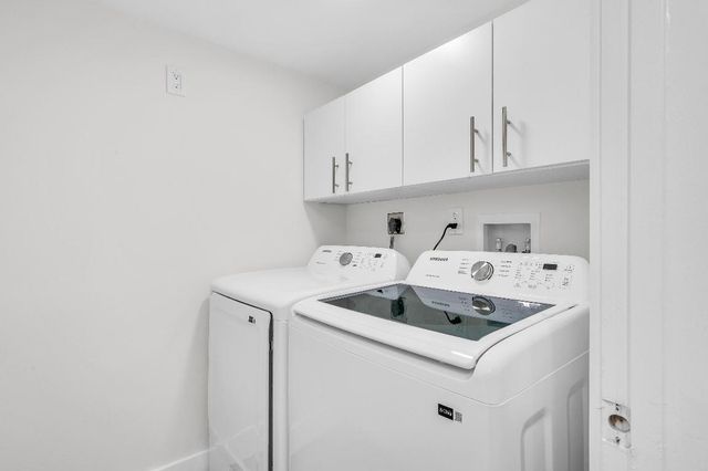 7290 Kinghurst Drive 301, Delray Beach, FL 33446