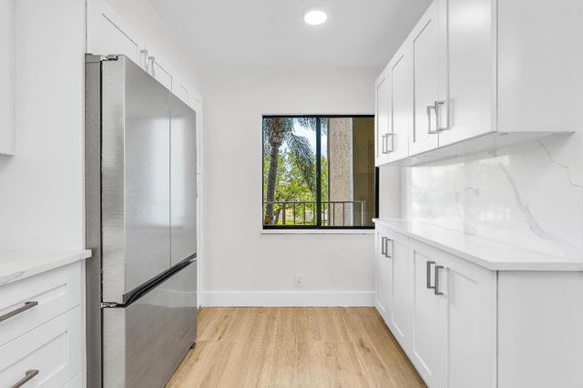 7290 Kinghurst Drive 301, Delray Beach, FL 33446