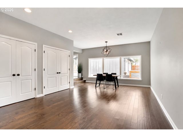 5995 SHAKESPEARE St, Lake Oswego, OR 97035