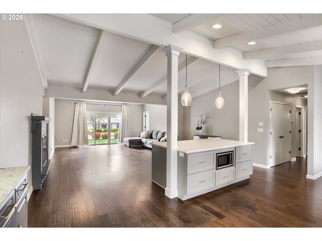5995 SHAKESPEARE St, Lake Oswego, OR 97035