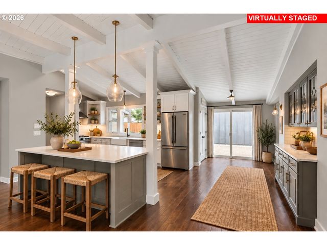 5995 SHAKESPEARE St, Lake Oswego, OR 97035