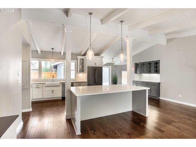 5995 SHAKESPEARE St, Lake Oswego, OR 97035
