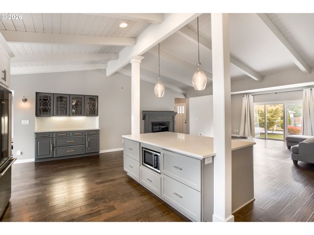5995 SHAKESPEARE St, Lake Oswego, OR 97035