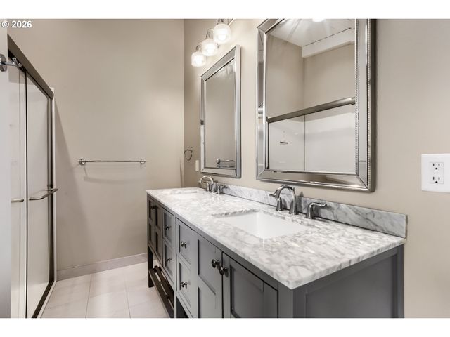 5995 SHAKESPEARE St, Lake Oswego, OR 97035