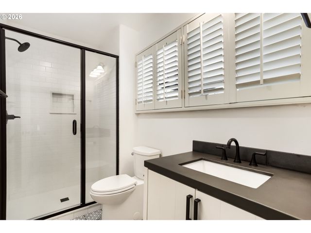 5995 SHAKESPEARE St, Lake Oswego, OR 97035