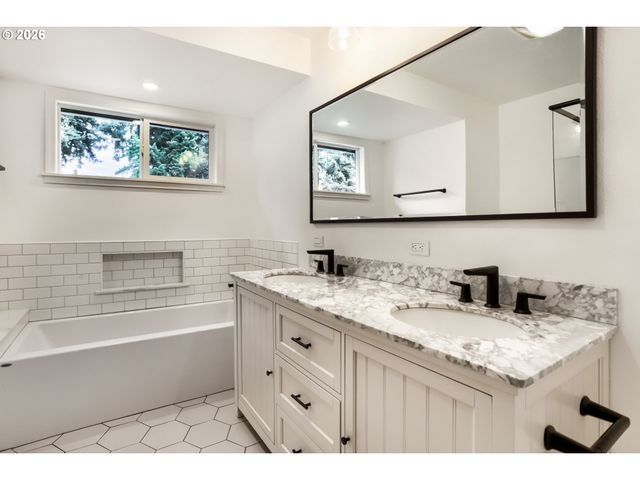 5995 SHAKESPEARE St, Lake Oswego, OR 97035