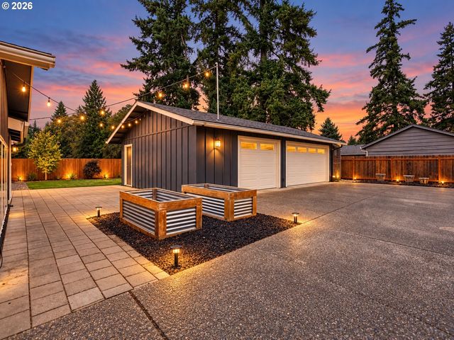 5995 SHAKESPEARE St, Lake Oswego, OR 97035