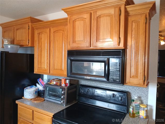 711 E Iowa Street, Whitefield, OK 74472