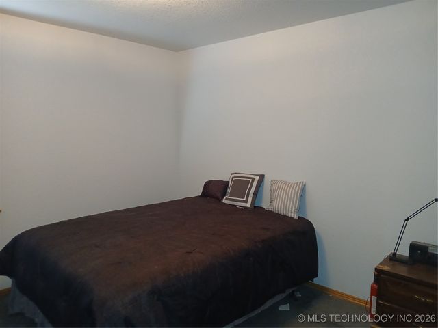 711 E Iowa Street, Whitefield, OK 74472