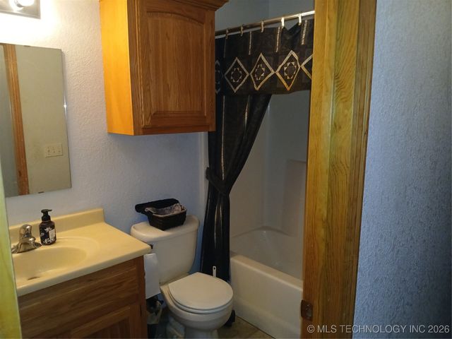 711 E Iowa Street, Whitefield, OK 74472