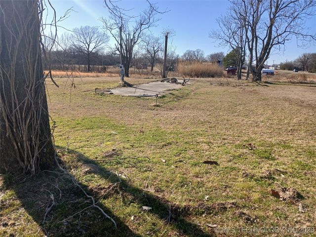 711 E Iowa Street, Whitefield, OK 74472