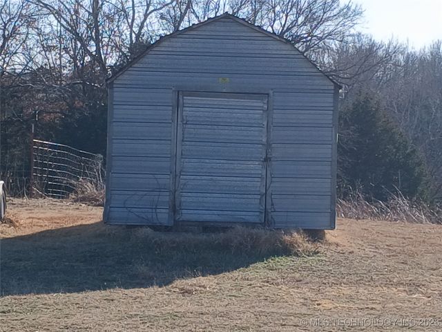 711 E Iowa Street, Whitefield, OK 74472