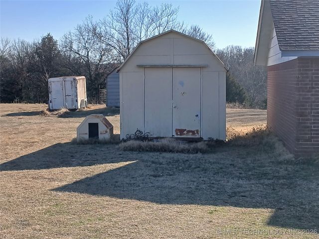 711 E Iowa Street, Whitefield, OK 74472