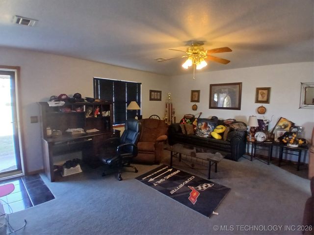 711 E Iowa Street, Whitefield, OK 74472