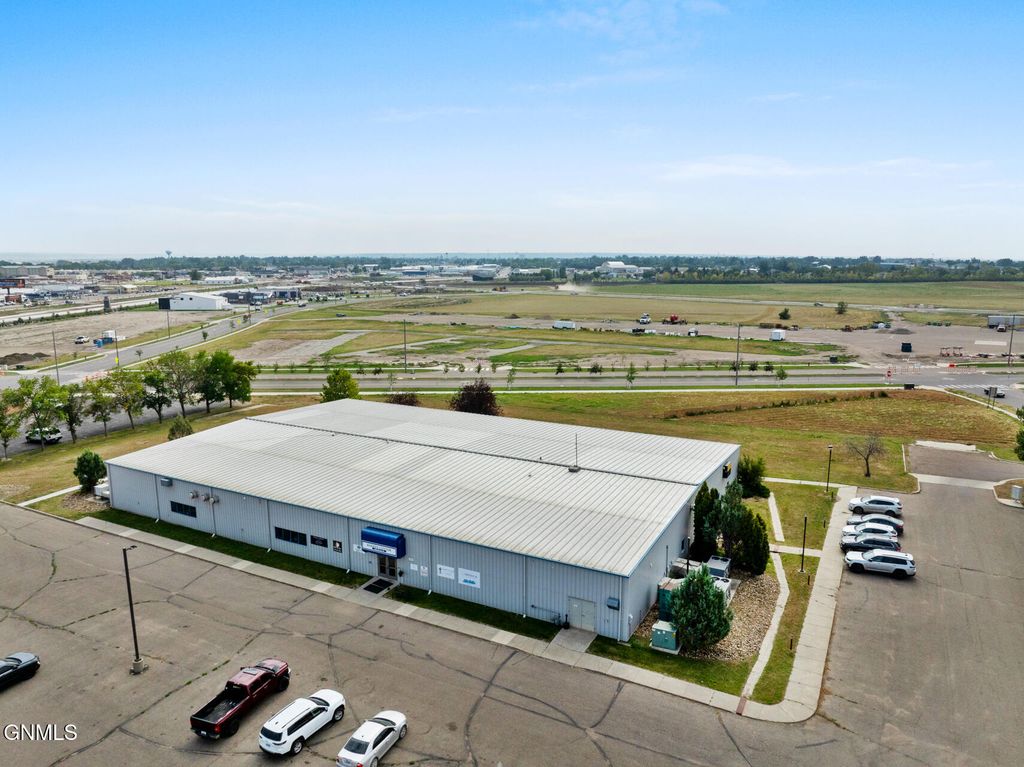 3410 4th Avenue W, Williston, ND 58801 photo 3