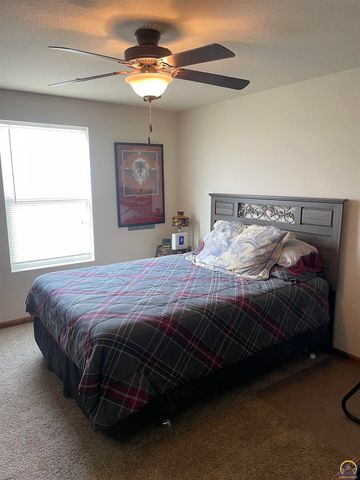 4313 SE Chisolm RD, Topeka, KS 66609