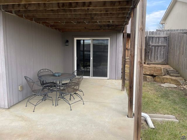 4313 SE Chisolm RD, Topeka, KS 66609