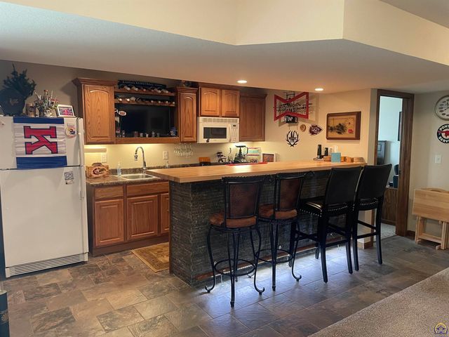 4313 SE Chisolm RD, Topeka, KS 66609