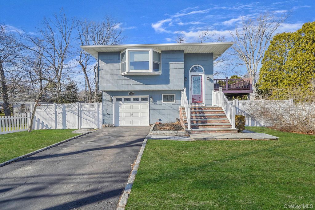 47 2nd Street, Ronkonkoma, NY 11779