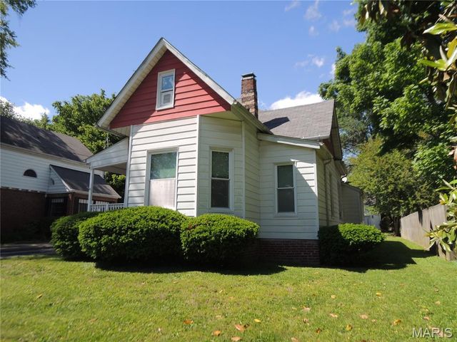 523 E College Avenue, Greenville, IL 62246