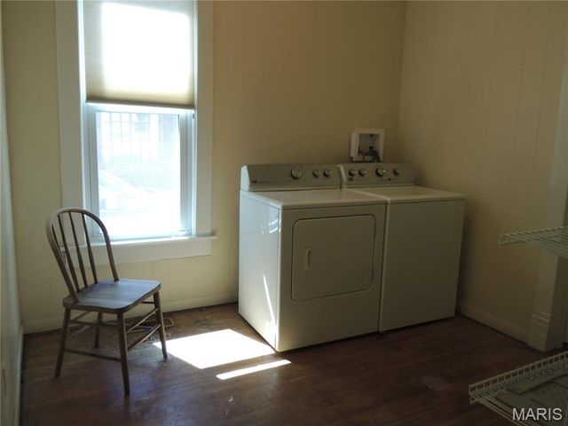 523 E College Avenue, Greenville, IL 62246