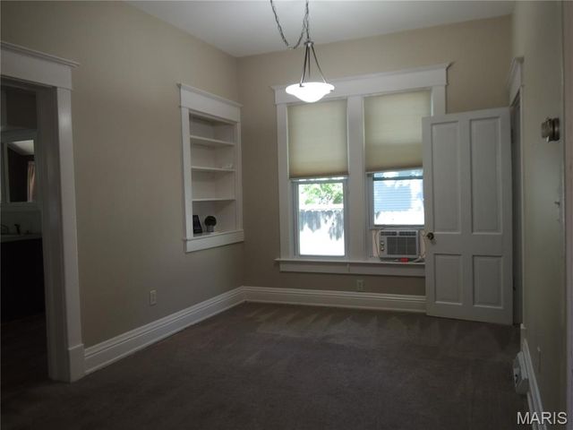 523 E College Avenue, Greenville, IL 62246