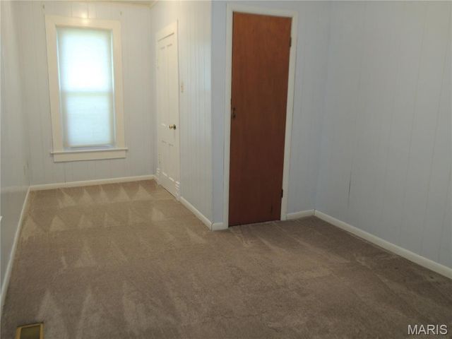 523 E College Avenue, Greenville, IL 62246