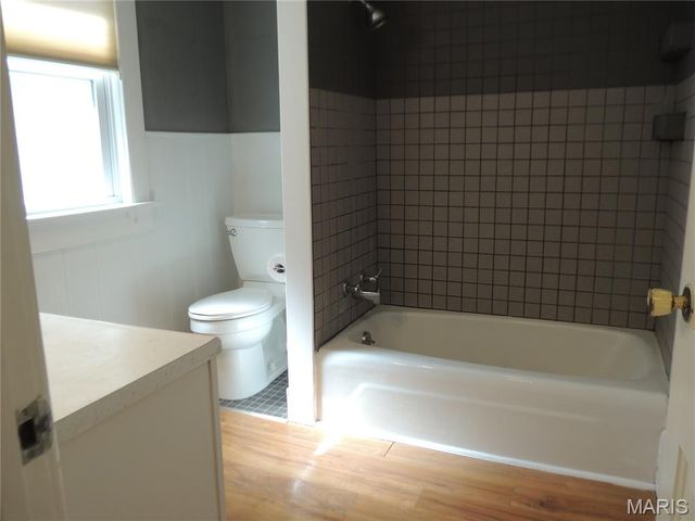 523 E College Avenue, Greenville, IL 62246