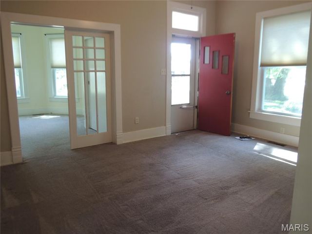 523 E College Avenue, Greenville, IL 62246