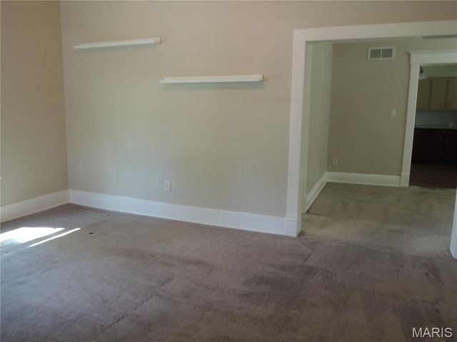 523 E College Avenue, Greenville, IL 62246