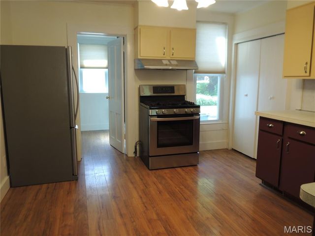 523 E College Avenue, Greenville, IL 62246