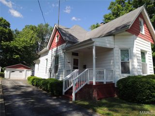 523 E College Avenue, Greenville, IL 62246