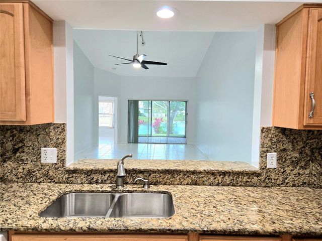 5912 NW 93rd Ter, Tamarac, FL 33321