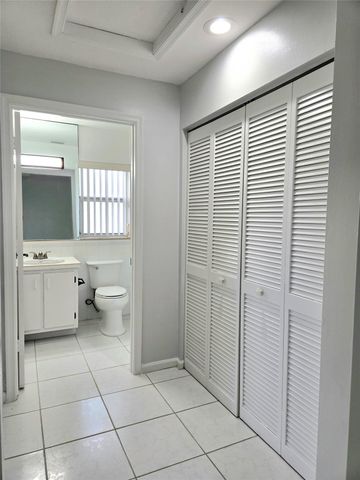 5912 NW 93rd Ter, Tamarac, FL 33321