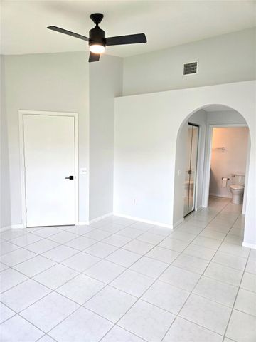 5912 NW 93rd Ter, Tamarac, FL 33321